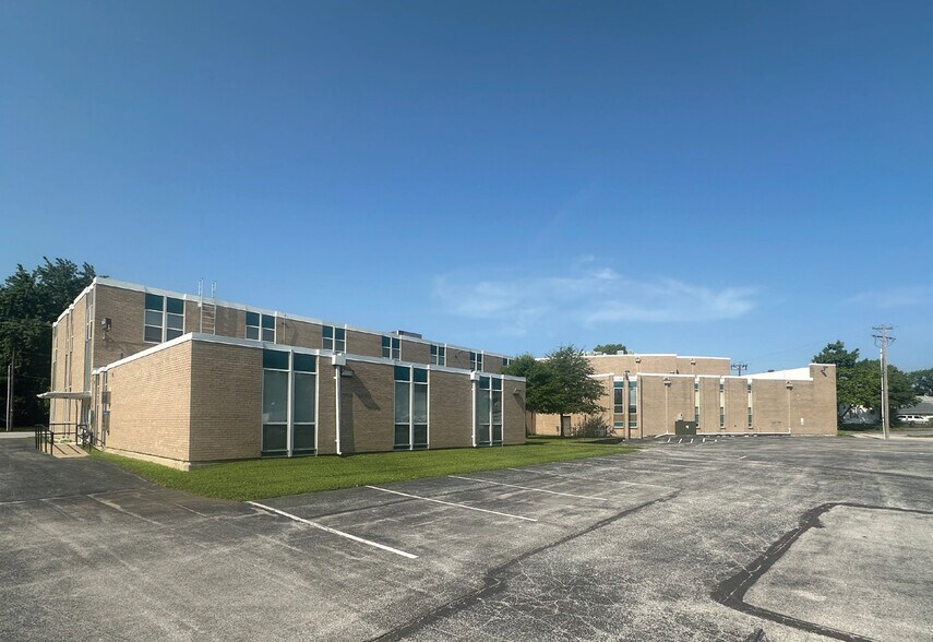 400 N Kingshighway St, Saint Charles, MO à vendre - Photo du bâtiment - Image 3 de 7