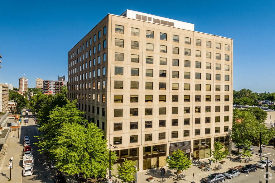 1001 Boul De Maisonneuve E, Montréal, QC à louer - Photo du b timent - Image 2 de 12