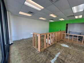 215 E Ash Ave, Decatur, IL à louer Photo intérieure- Image 2 de 5