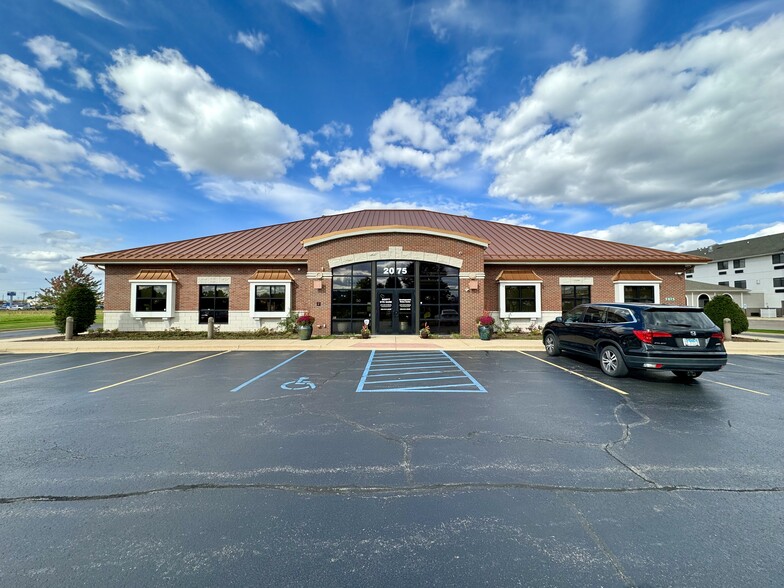 2073-2075 Wiesbrook Rd, Oswego, IL for lease - Building Photo - Image 2 of 12