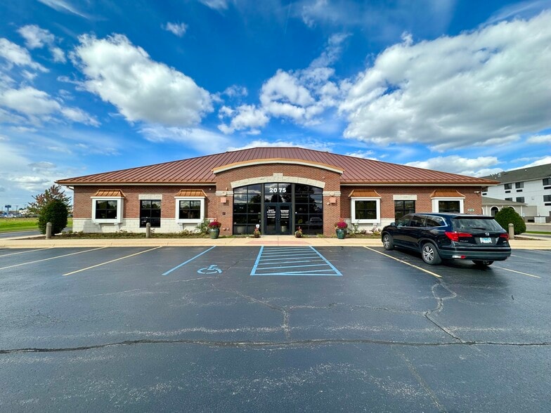 2073 Wiesbrook Rd, Oswego, IL for lease - Building Photo - Image 2 of 12