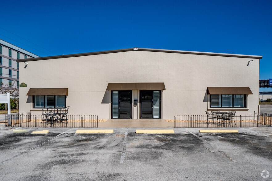 4455 Ulmerton Rd, Clearwater, FL à louer - Photo du bâtiment - Image 2 de 19