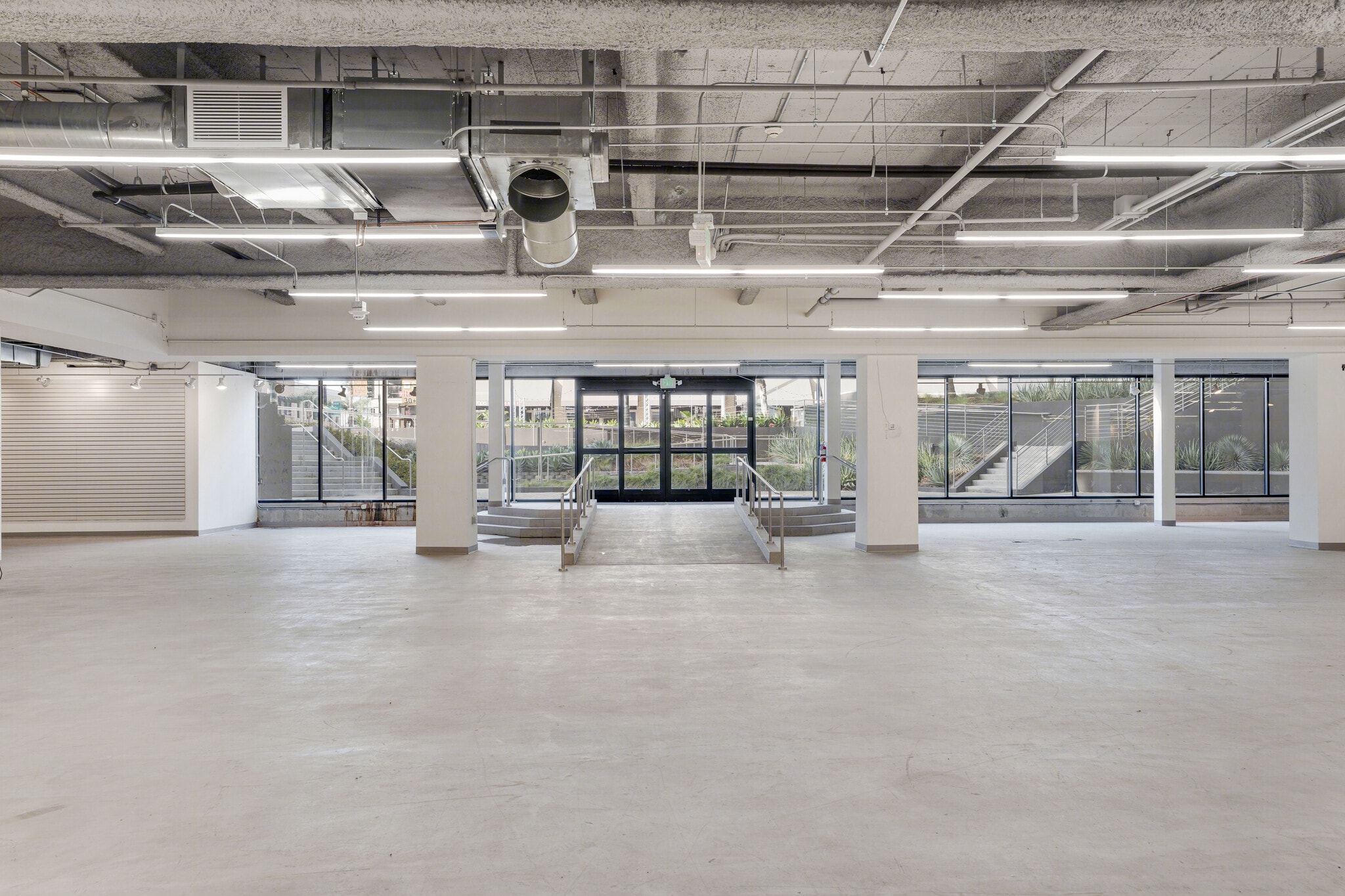 177 E Colorado Blvd, Pasadena, CA for lease Interior Photo- Image 1 of 3
