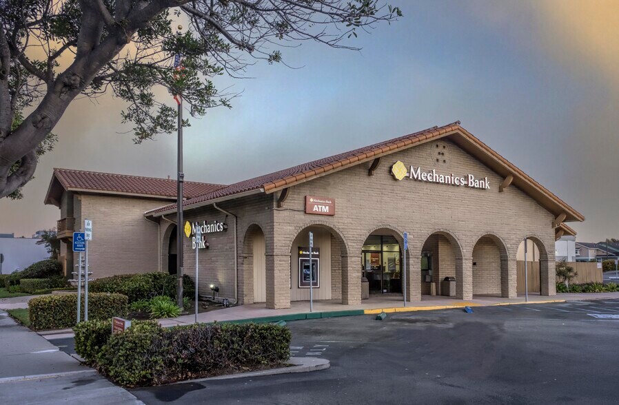 1026 E Grand Ave, Arroyo Grande, CA à vendre - Photo du bâtiment - Image 2 de 2