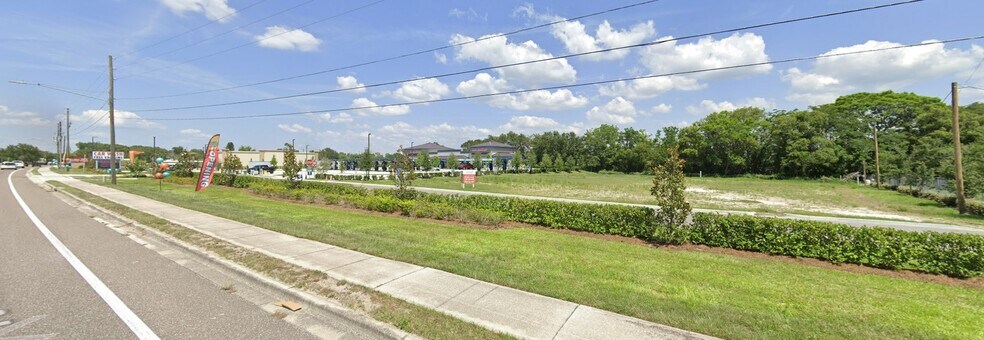 1299 S Duncan Dr, Tavares, FL à vendre - Photo du bâtiment - Image 3 de 5