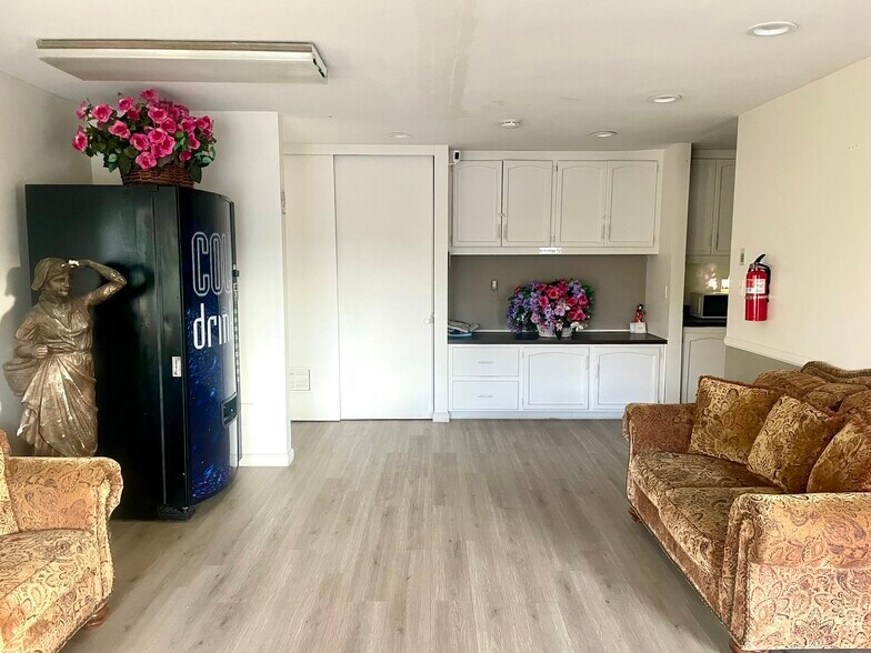 1155 E Grand Ave, Escondido, CA à vendre - Photo intérieure - Image 2 de 19