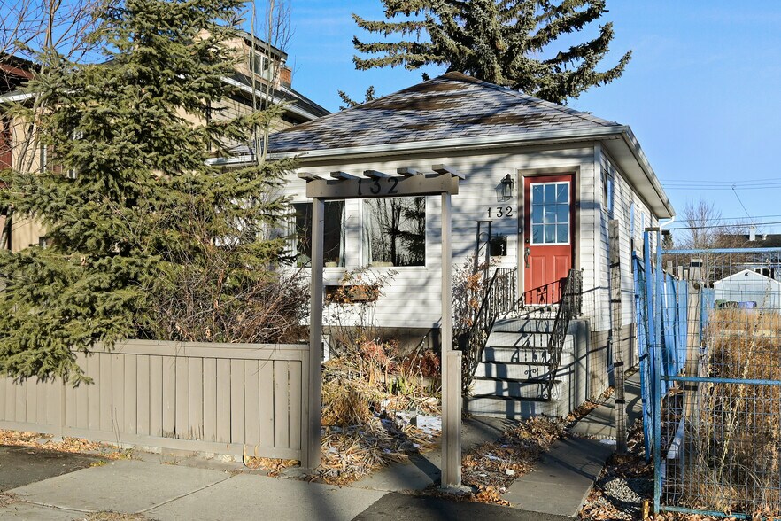132 17 Avenue NW, Calgary, AB à vendre - Photo du bâtiment - Image 3 de 35