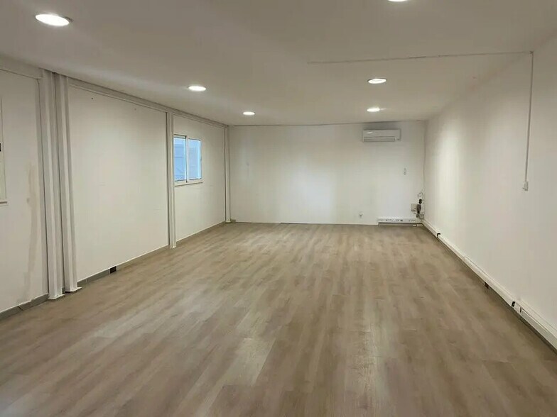 Flex dans Saint-Gilles à louer - Photo du bâtiment - Image 2 de 4