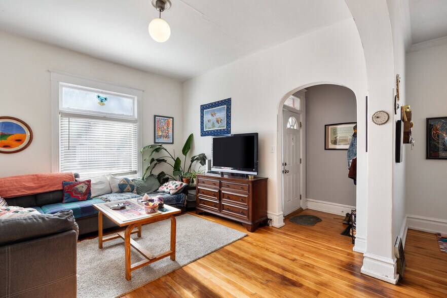 Brill Group Portfolio portefeuille de 4 propriétés à vendre sur LoopNet.ca - Photo intérieure - Image 3 de 20