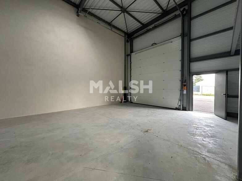 Flex in Saint-Étienne-la-Varenne for sale - Building Photo - Image 1 of 18