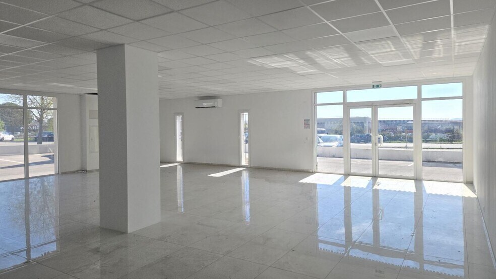 Retail in Solliès-Pont for lease - Building Photo - Image 2 of 4