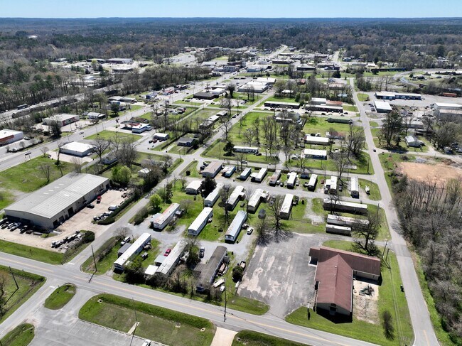 Plus de détails pour 860 13th St, Calera, AL - Multi-résidentiel à vendre