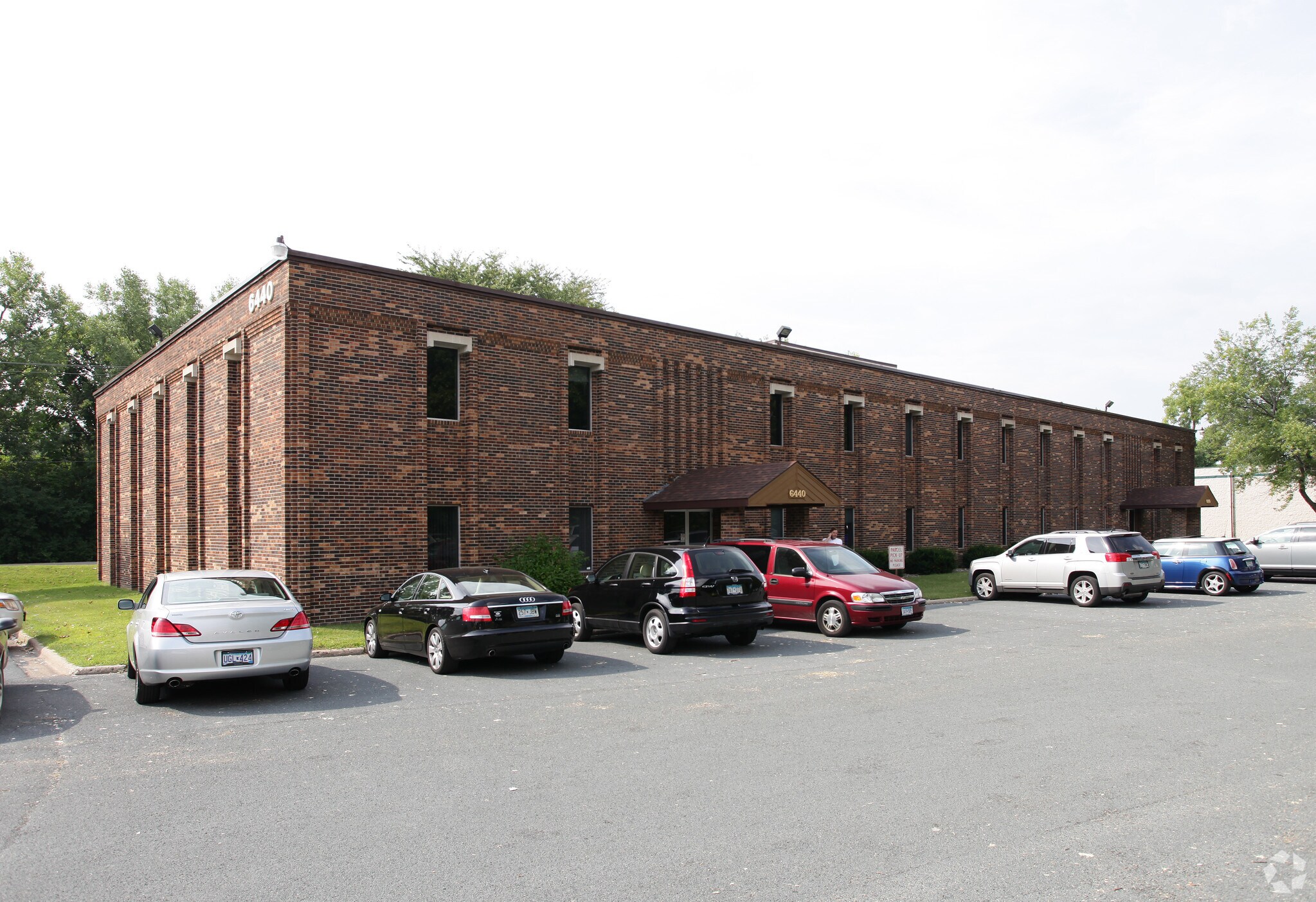 6440 Flying Cloud Dr, Eden Prairie, MN à louer Photo principale- Image 1 de 7