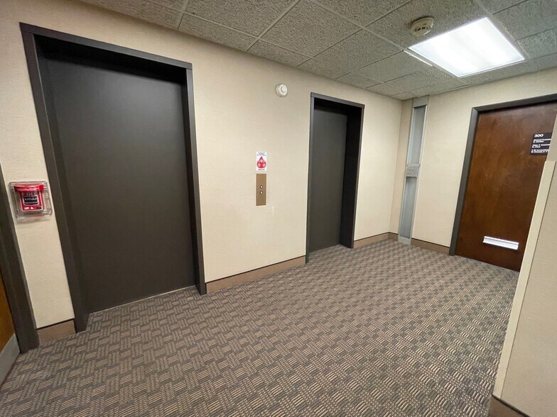 4433 W Touhy Ave, Lincolnwood, IL à louer - Photo intérieure - Image 2 de 12