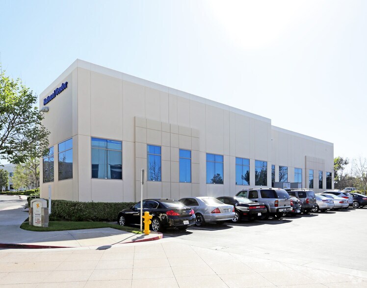 26240 Enterprise Ct, Lake Forest, CA à louer - Photo du bâtiment - Image 3 de 12