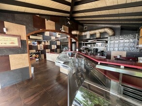 Retail in Cubelles, Barcelona for lease Interior Photo- Image 2 of 7