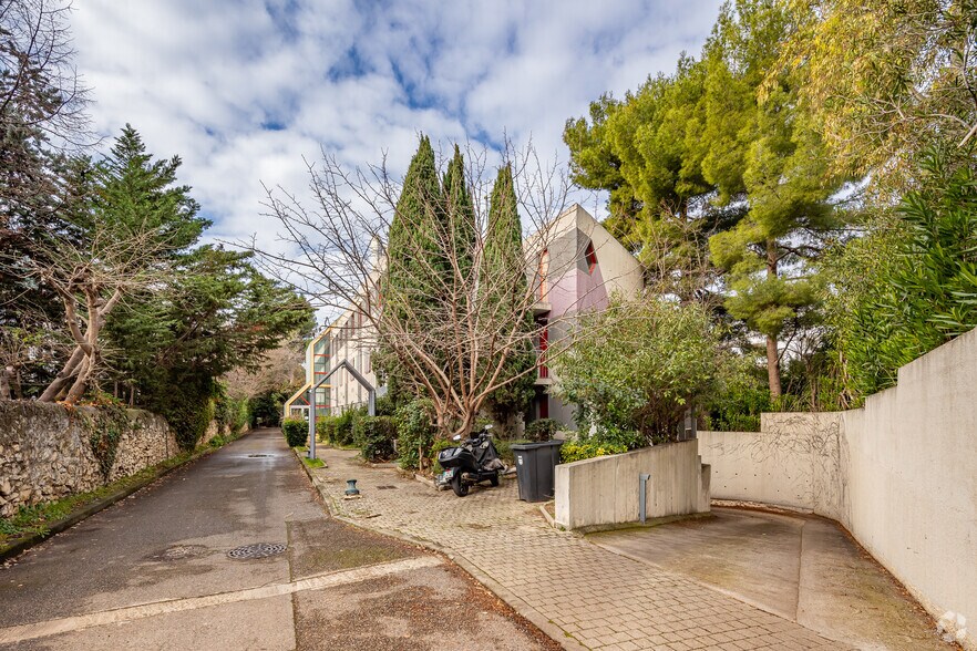 Office in Marseille for lease - Building Photo - Image 2 of 8