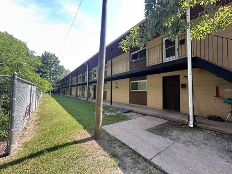 600 74th St, Newport News, VA à vendre - Photo du bâtiment - Image 1 de 9