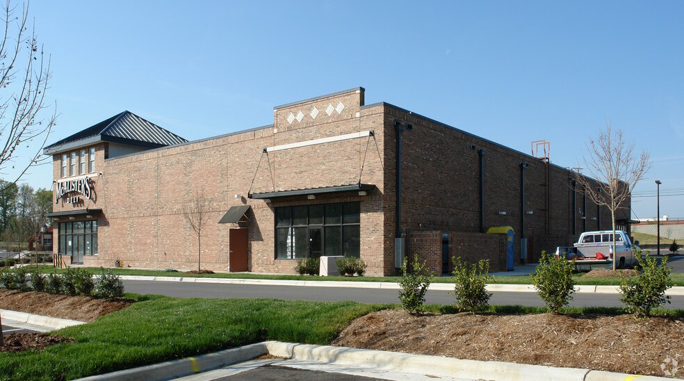 5318 New Hope Commons Boulevard Ext, Durham, NC à louer - Photo du bâtiment - Image 2 de 12