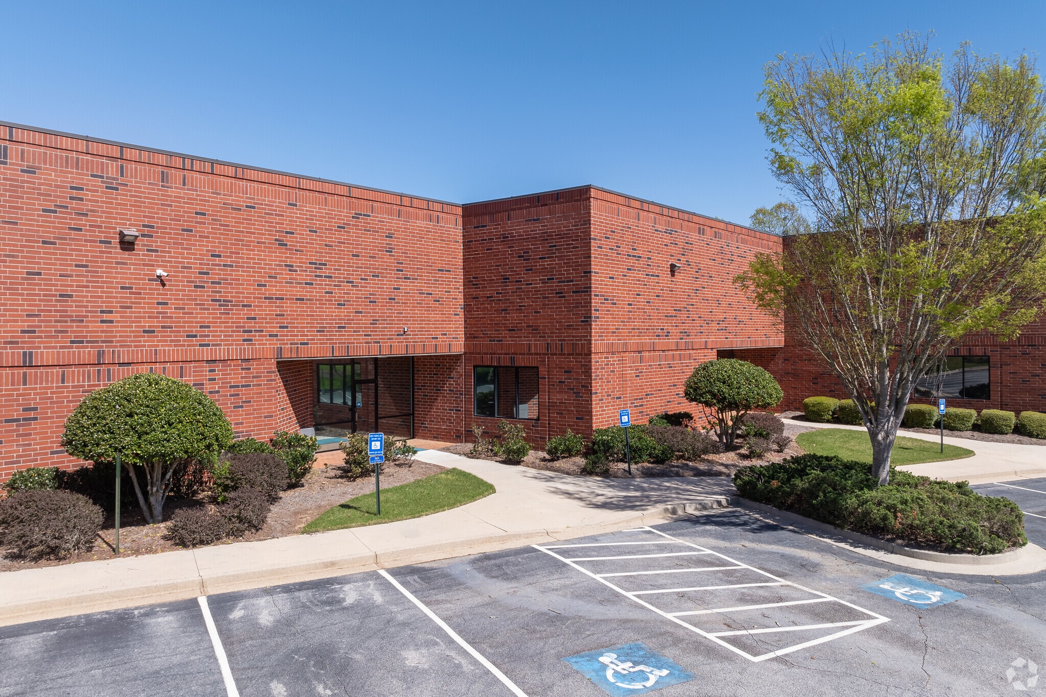 2192 Eastview Pkwy, Conyers, GA for lease Primary Photo- Image 1 of 8