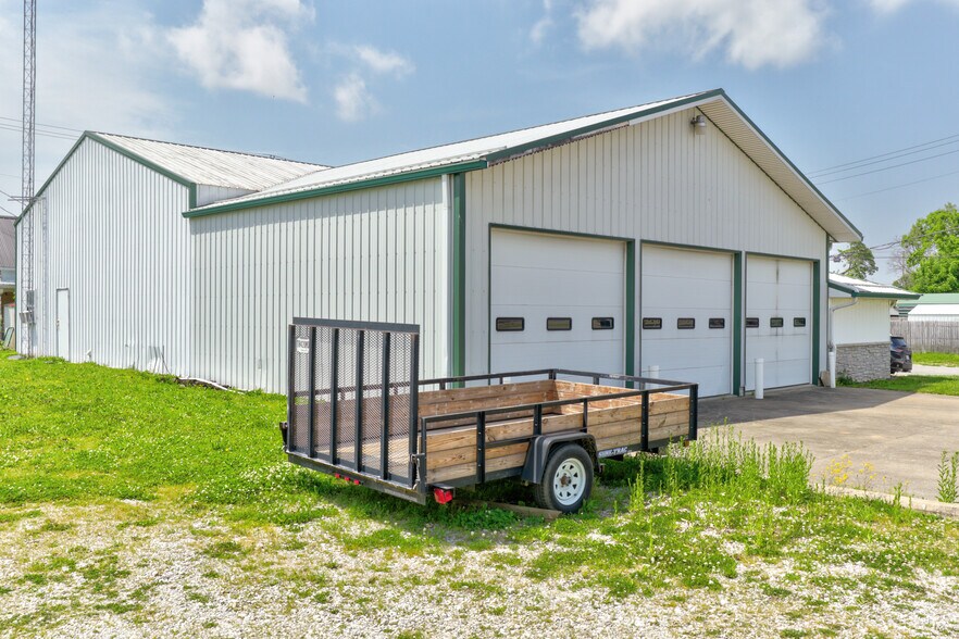 206 & 208 S Meridian St, Washington, IN à vendre - Photo du bâtiment - Image 2 de 24