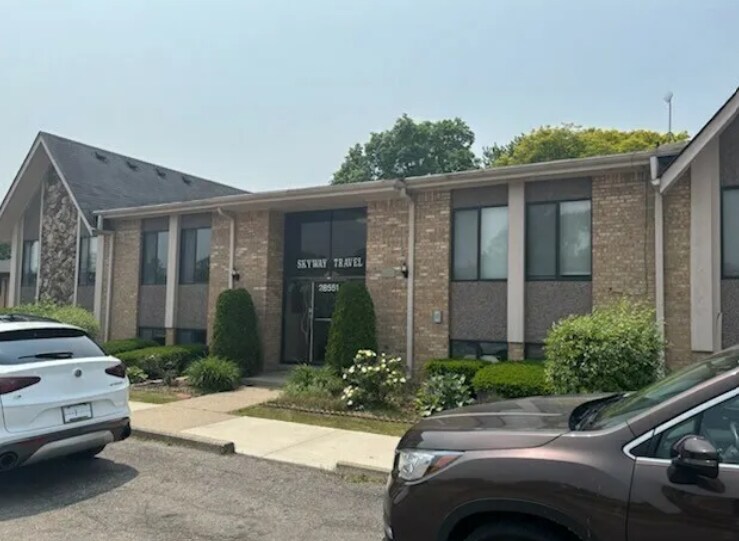 28551 Southfield Rd, Lathrup Village, MI à louer - Photo du bâtiment - Image 2 de 5