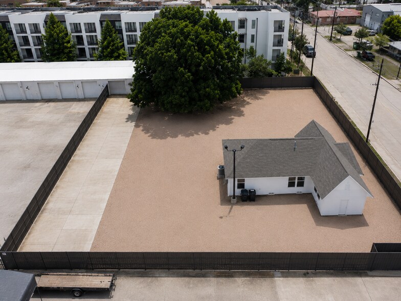 2618 Bomar Ave, Dallas, TX à louer - Photo du bâtiment - Image 3 de 18