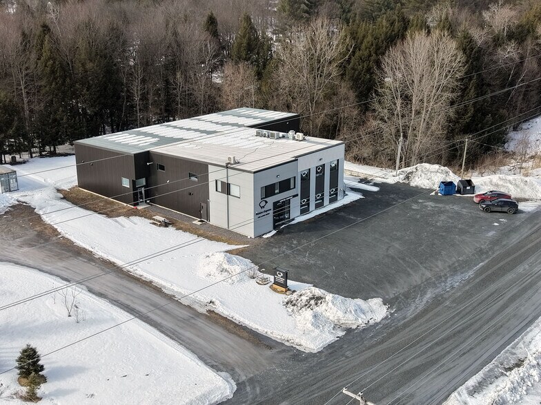 333 Ch Brosseau, Cowansville, QC à vendre - Photo du bâtiment - Image 2 de 28