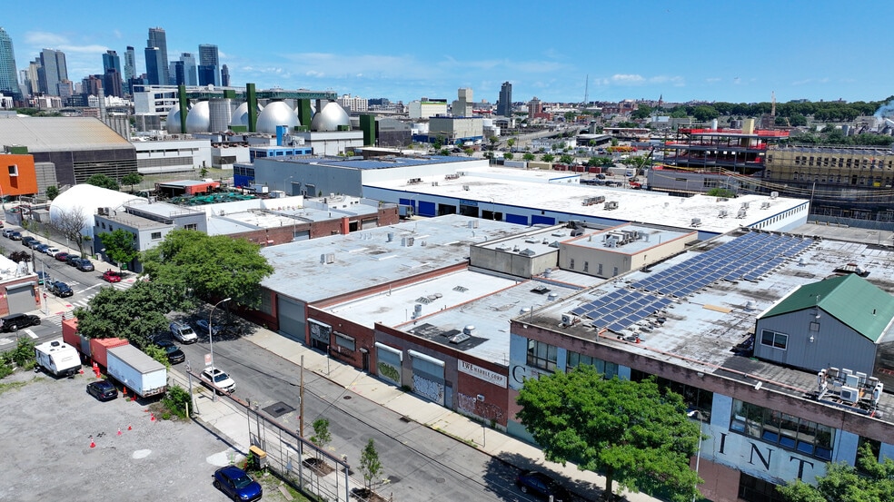 824 Humboldt St, Brooklyn, NY for sale - Building Photo - Image 2 of 4