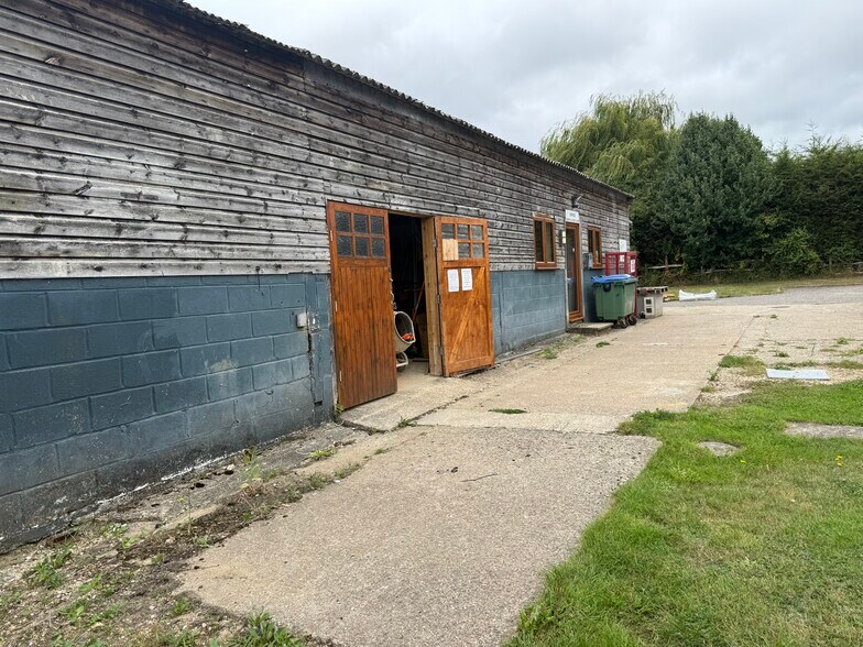 Unit 11 Crays Court, Goose Green, Pulborough à louer - Photo du bâtiment - Image 2 de 5