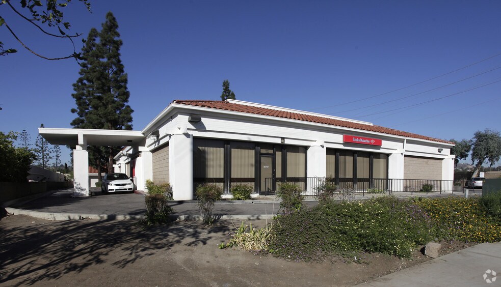 17863 Santiago Blvd, Villa Park, CA à louer - Photo du bâtiment - Image 2 de 8