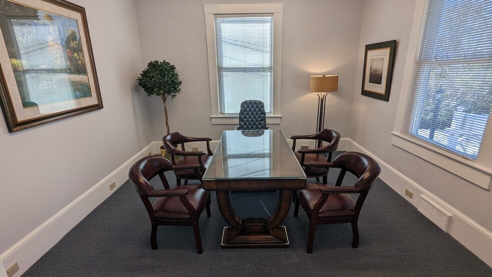 714 Oakland St, Hendersonville, NC à louer - Photo du bâtiment - Image 3 de 6