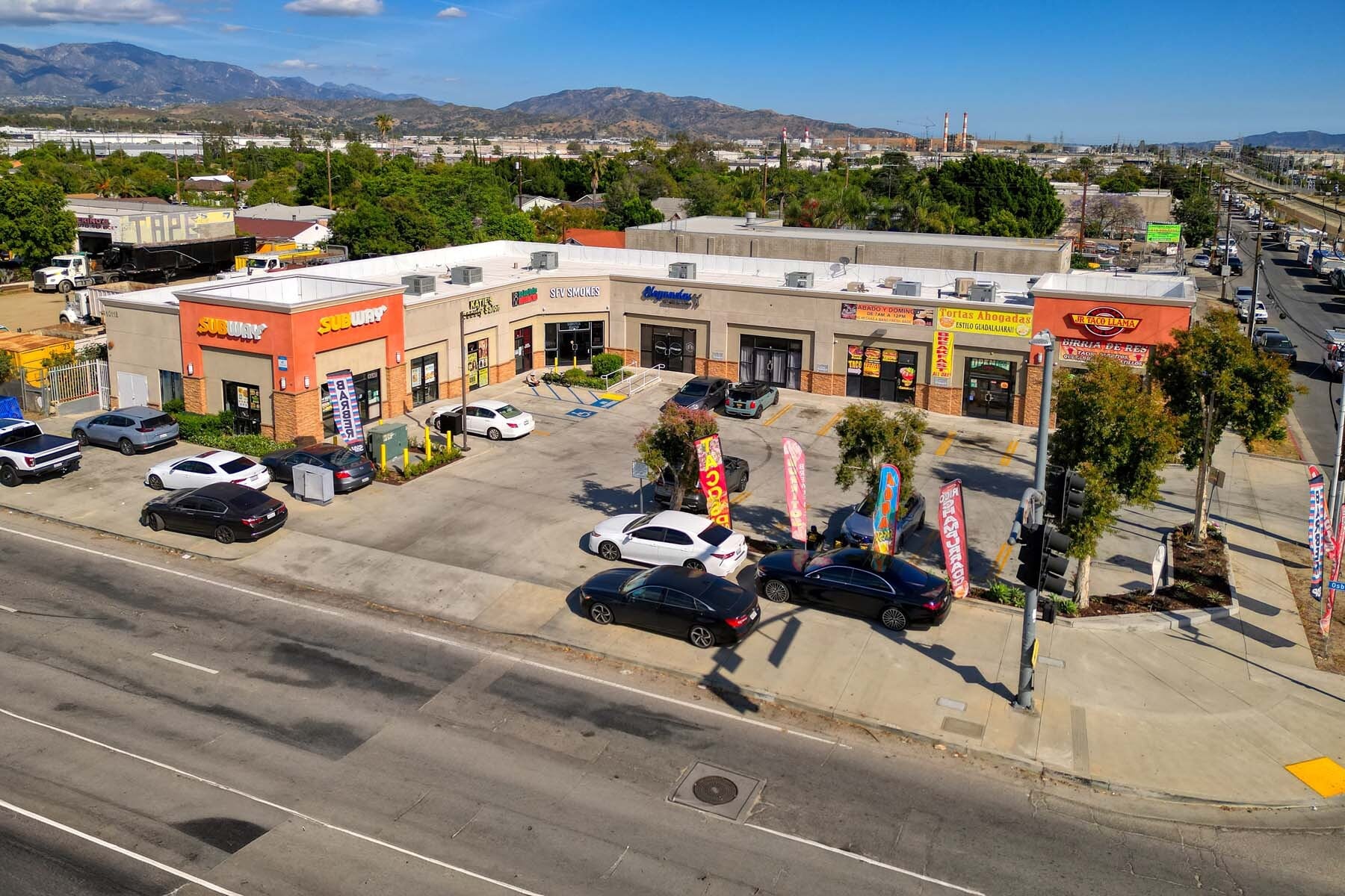 10118 San Fernando Rd, Pacoima, CA à louer Photo du bâtiment- Image 1 de 7
