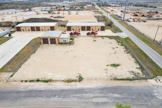 7977 Old Bastrop Rd, New Braunfels, TX for lease Interior Photo- Image 2 of 6