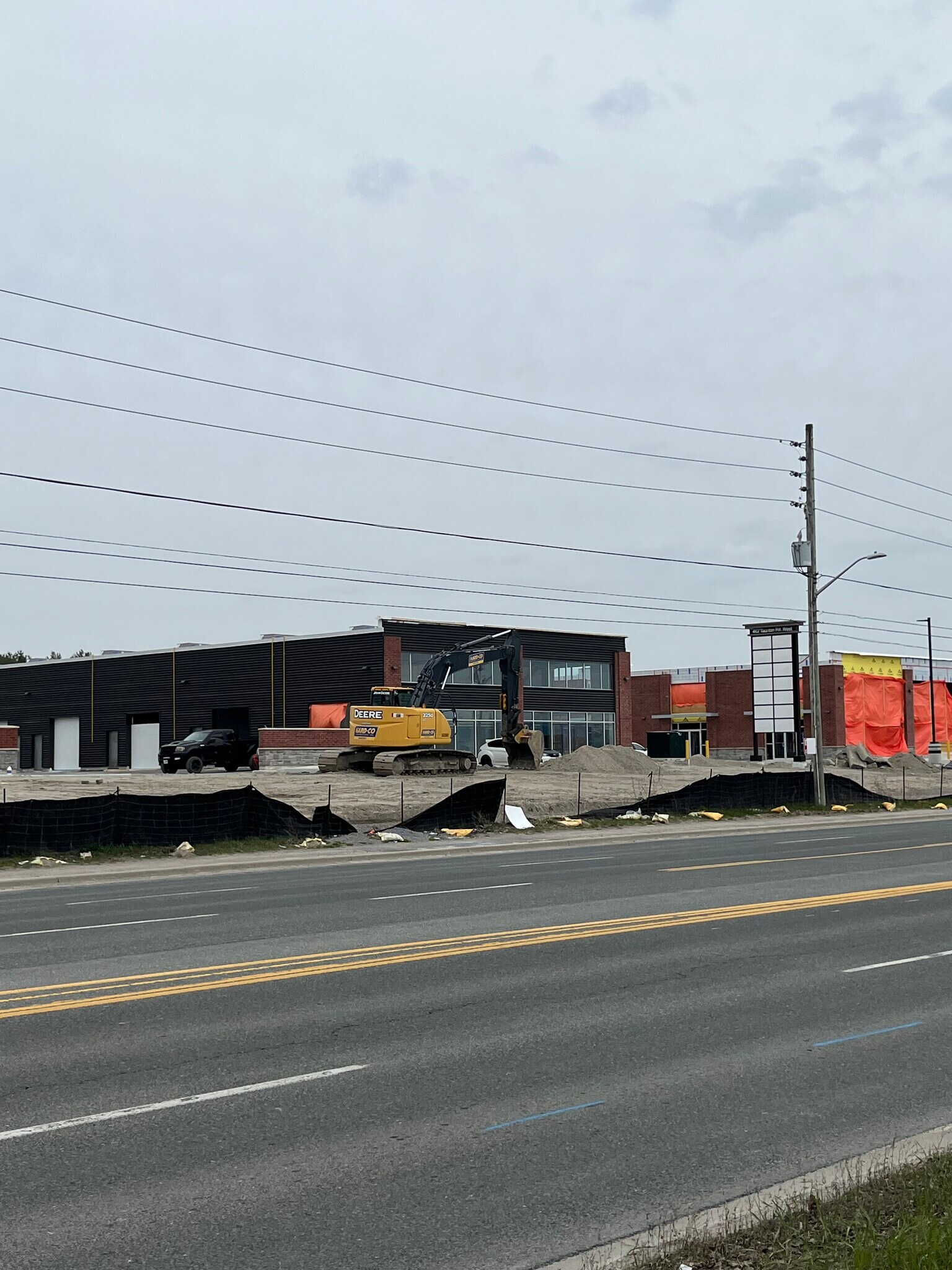 462 Taunton Rd W, Oshawa, ON for sale Primary Photo- Image 1 of 1