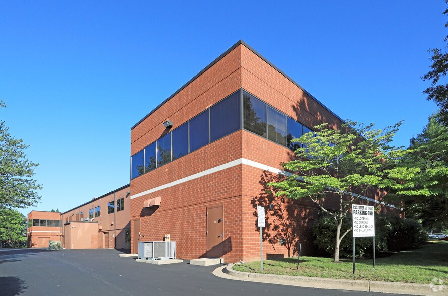 14900 Sweitzer Ln, Laurel, MD à louer - Photo du bâtiment - Image 2 de 6