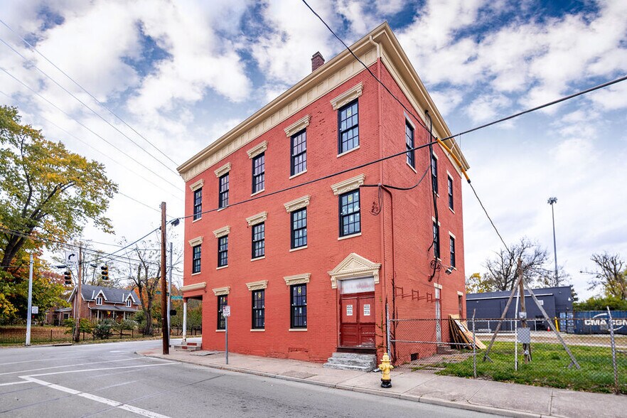 4000 Colerain Ave, Cincinnati, OH à louer - Photo du bâtiment - Image 3 de 15