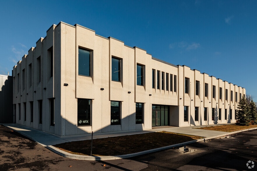 5501 Aut Transcanadienne, Pointe-claire, QC for lease - Building Photo - Image 2 of 3