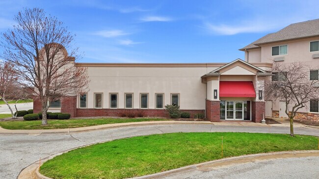 Plus de détails pour 1780 Stonegate Center Dr, Burlington, IA - Commerce de détail à louer