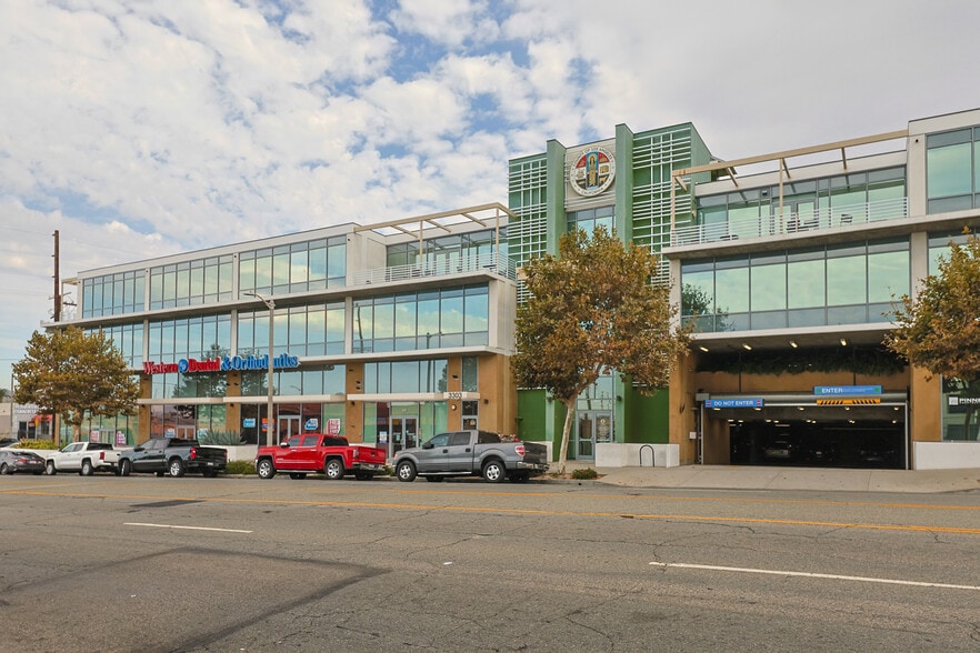 3331 N Broadway, Los Angeles, CA à vendre - Photo du bâtiment - Image 3 de 10