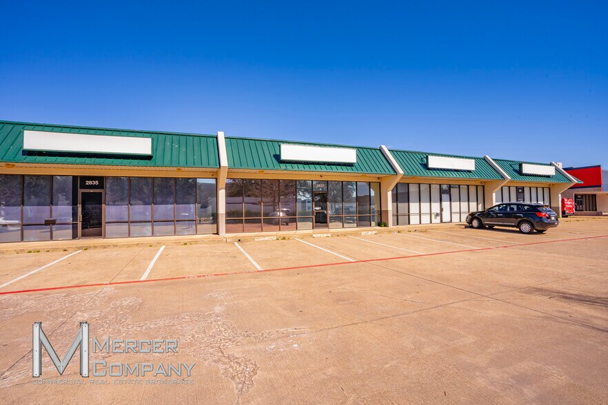 2837-2849 Galleria Dr, Arlington, TX à louer - Photo du bâtiment - Image 3 de 4