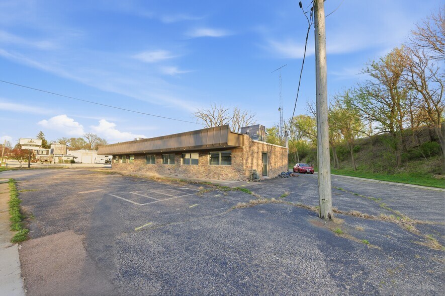 682 Park Ave, Genoa, IL à vendre - Photo du bâtiment - Image 2 de 47