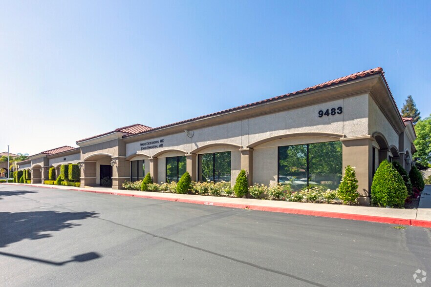 9499 N Fort Washington Rd, Fresno, CA à louer - Photo du bâtiment - Image 2 de 23