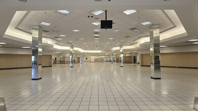 101-143 City Smitty Dr, Saint Marys, GA for lease Interior Photo- Image 2 of 3