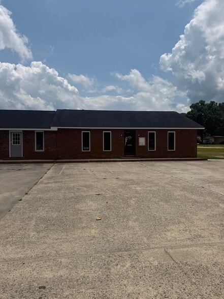 2419-2423 Pineview Dr, Lancaster, SC for lease - Building Photo - Image 1 of 1