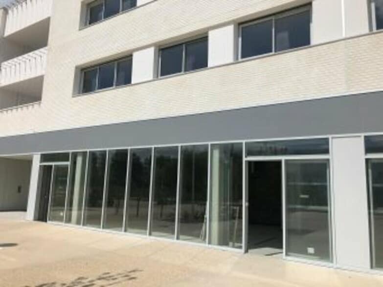 Retail in VILLENAVE-D'ORNON for lease - Building Photo - Image 1 of 4