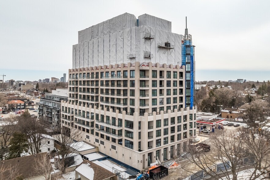 1451 Wellington St W, Ottawa, ON à louer - Photo du bâtiment - Image 3 de 4