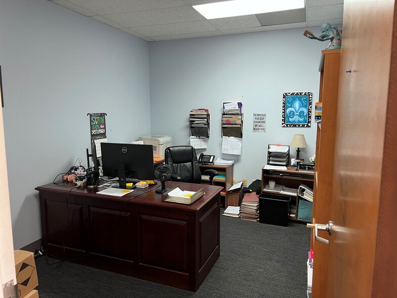 2525 Youree Dr, Shreveport, LA for sale - Interior Photo - Image 2 of 8