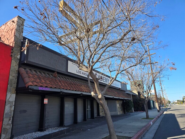 16924-16926 Saticoy St, Van Nuys, CA à louer - Photo du bâtiment - Image 3 de 8