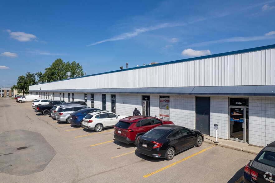 4504-4540 14th St NE, Calgary, AB à louer - Photo du bâtiment - Image 3 de 7